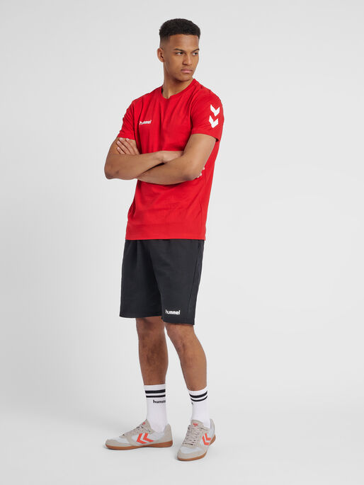 HMLGO COTTON T-SHIRT S/S, TRUE RED, model