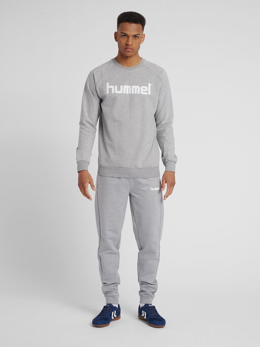 HUMMEL GO COTTON LOGO SWEATSHIRT, GREY MELANGE, model