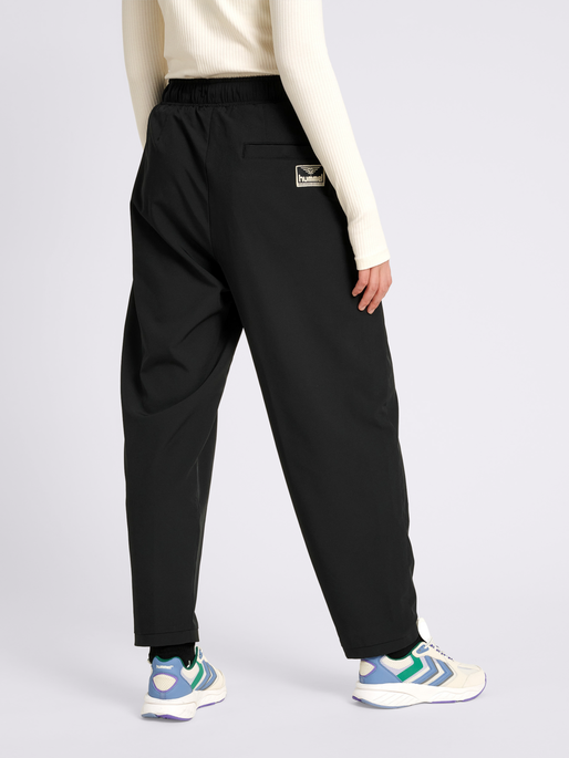 hmlNEO CARROT PANTS, 2001, model