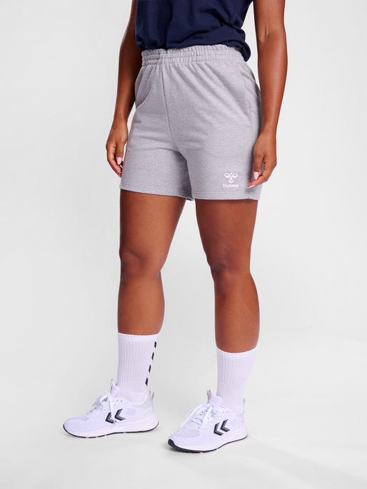 hmlGO 2.0 SWEATSHORTS WOMAN, GREY MELANGE, model