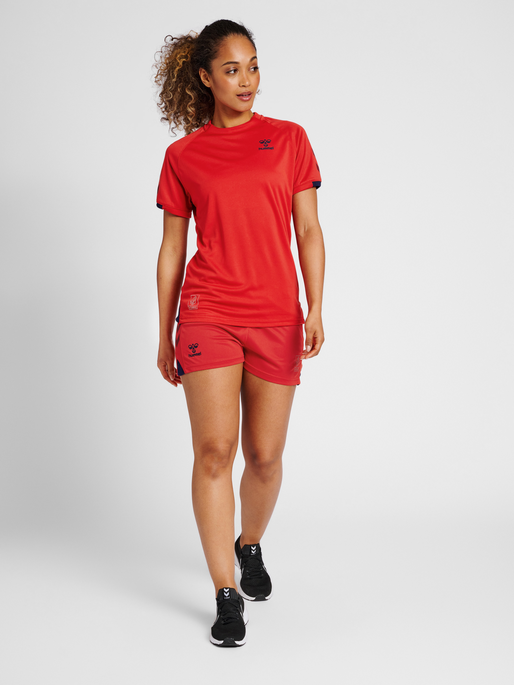 hmlGG12 ACTION SHORTS WOMAN, 3121, model