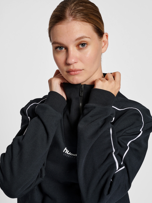 hmlLGC WESLEY HALF ZIP SWEATSHIRT, 2001, model