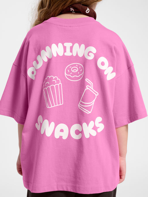 hmlJR SILLY S/S BOXY T-SHIRT SOLID, FUCHSIA PINK, model