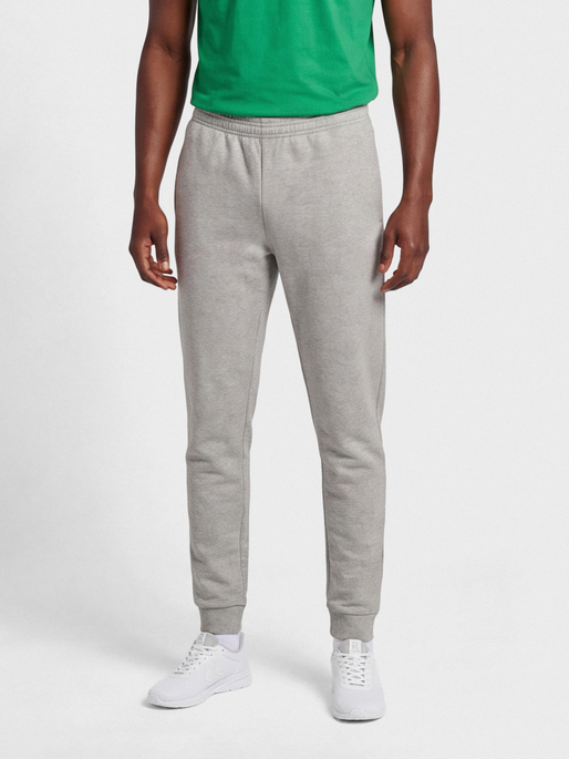 hmlRED BASIC SWEAT PANTS, GREY MELANGE, model