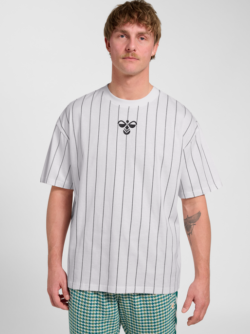 Chevron Pinstripe T-Shirt, WHITE/BLACK, model