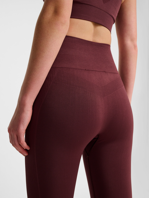 hmlTIF SEAMLESS HIGH WAIST TIGHTS, FUDGE, model