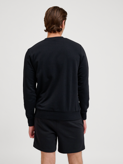 hmlPULSE SWEAT CREWNECK, BLACK, model