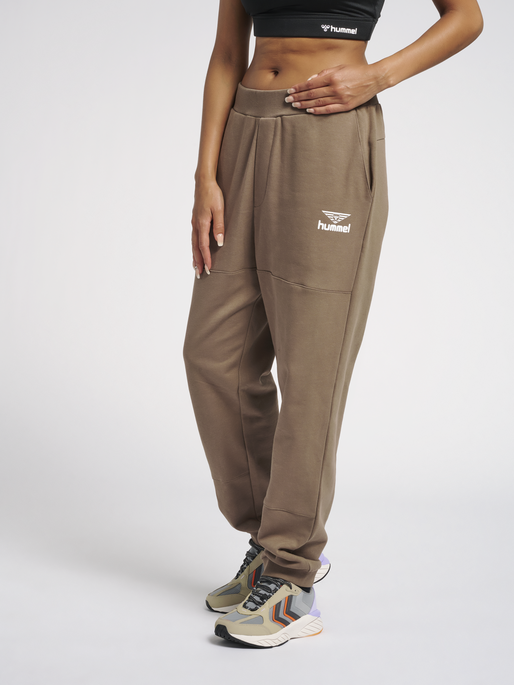 hmlSTEPHAN PANTS, 8058, model