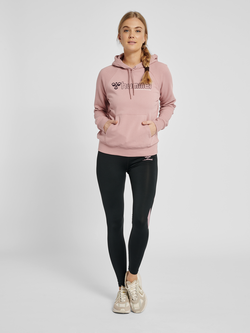 hmlNONI HOODIE, WOODROSE, model