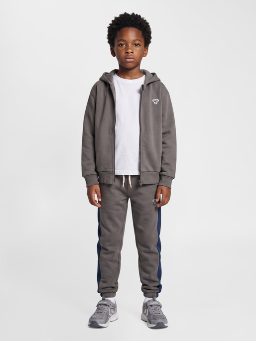 hmlJR LOOSE BLOCK SWEATPANTS BEE, DARK GULL GRAY, model