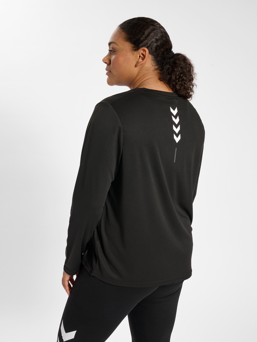 hmlTE CURVY T-SHIRT L/S PLUS, BLACK, model