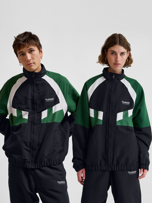 hmlTRACKSUIT JACKET SPORTSWEAR, BLACK, model
