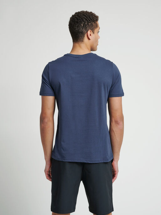 hmlLANEWAY T-SHIRT, BLUE NIGHTS, model