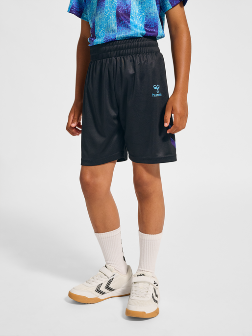 hmlSHIMMER SHORTS, BLACK/DAZZLING BLUE, model