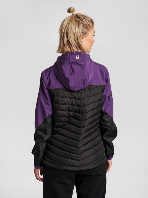 hmlNORTH HYBRID JACKET WOMAN, CROWN JEWEL, model