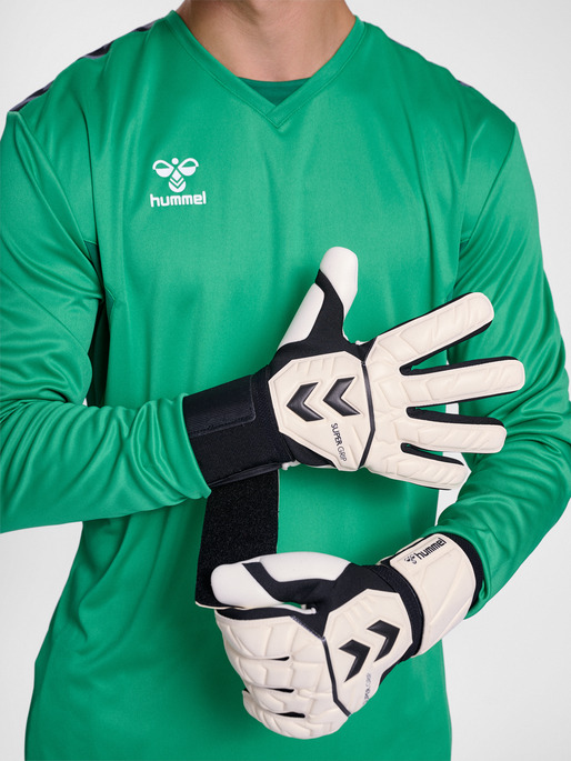 Hummel on sale goalkeeper gloves