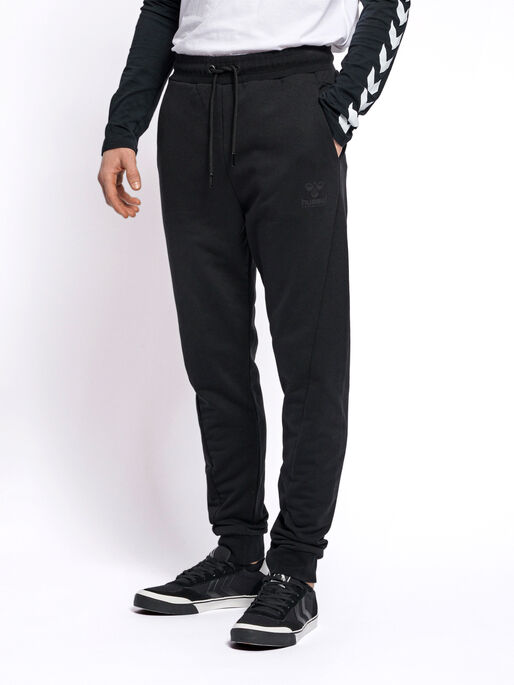 hmlISAM REGULAR PANTS, BLACK, model