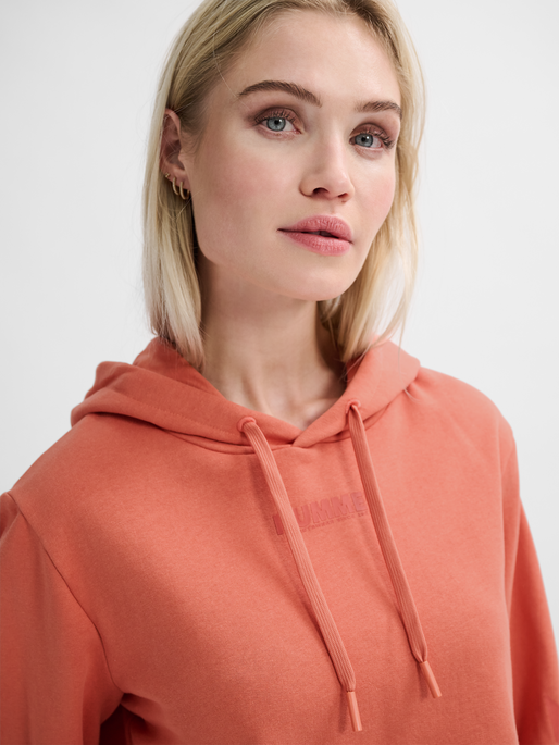 hmlLEGACY WOMAN CROPPED HOODIE, APRICOT BRANDY, model