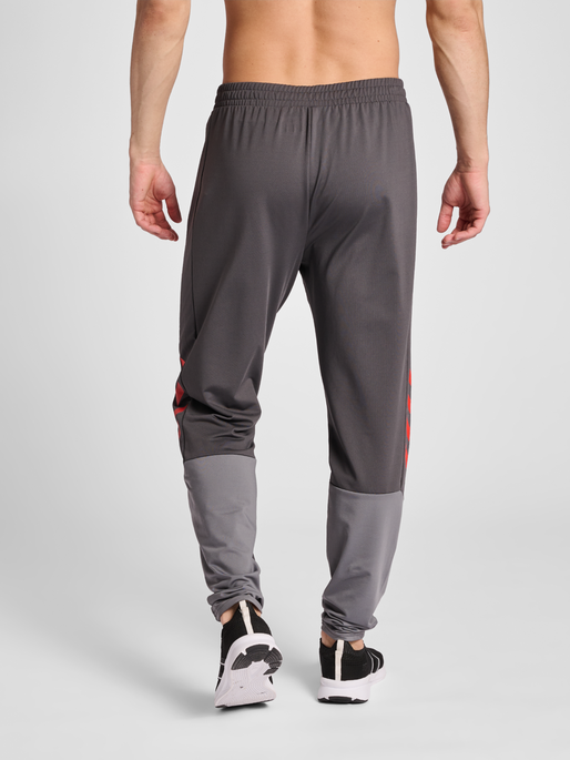 hmlPRO GRID GK SWEATPANTS, FORGED IRON, model