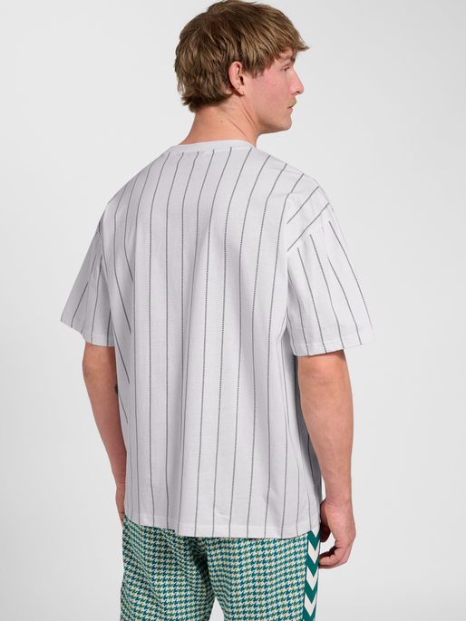Chevron Pinstripe T-Shirt, WHITE/BLACK, model