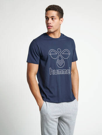 hmlPETER T-SHIRT S/S, BLUE NIGHTS, model