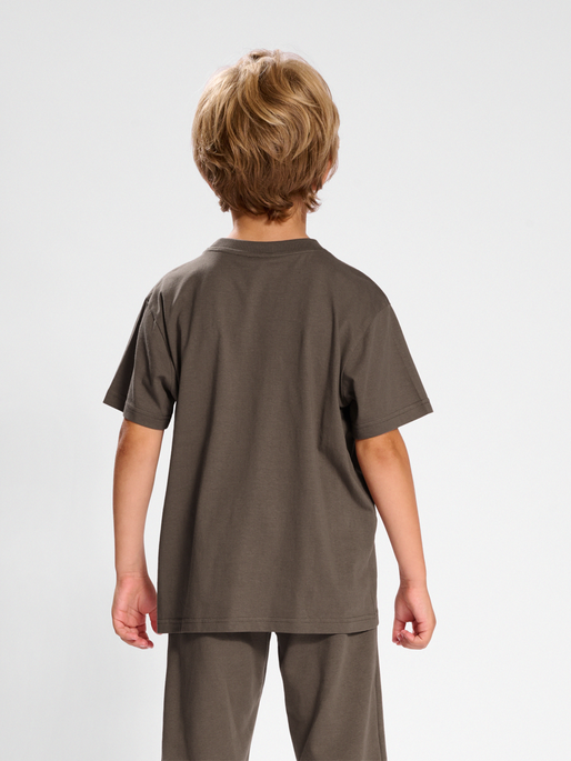 hmlDARE T-SHIRT S/S, 1559, model