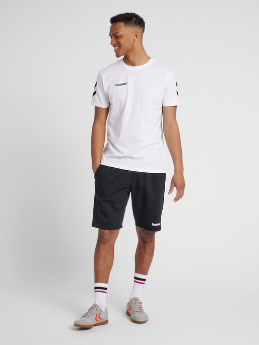 HUMMEL GO COTTON T-SHIRT S/S, WHITE, model