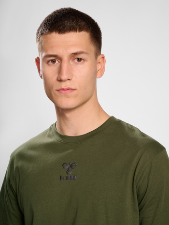 hmlACTIVE BEE CO TEE S/S, OLIVE NIGHT, model