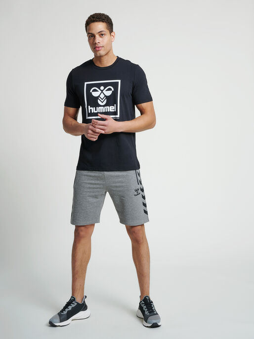 hmlRAY 2.0 SHORTS, DARK GREY MELANGE, model