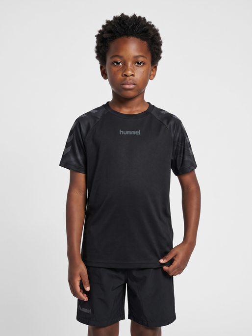 hmlBLAZE26 PRO TRAINING JERSEY KIDS, BLACK, model