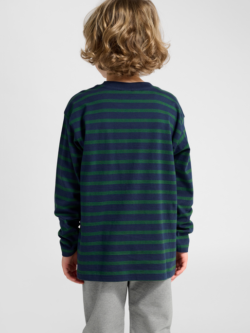 hmlJR LOOSE STRIPE T-SHIRT L/S BEE, DRESS BLUES, model
