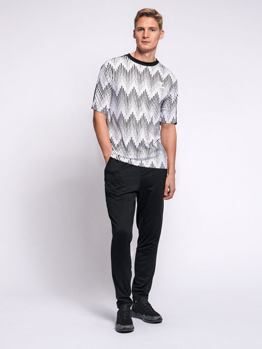 hmlBLAZE T-SHIRT S/S, WHITE, model