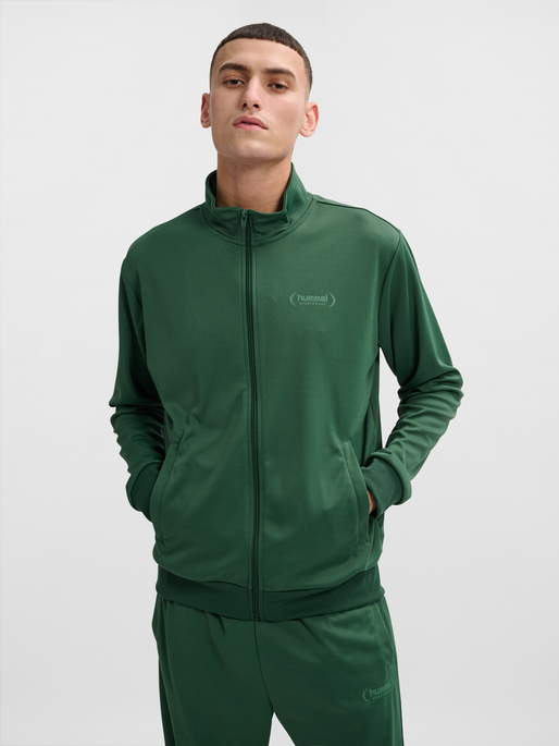 hmlFELIX  POLY TRACKSUIT SET, DARK GREEN, model