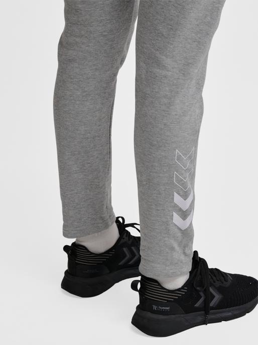 hmlELEMENTAL TAPERED PANTS WOMAN, GREY MELANGE, model
