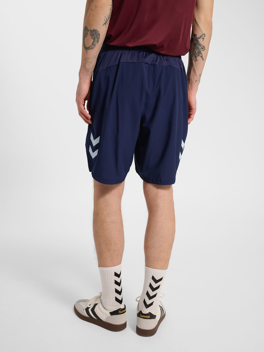 DBU 26 PRO TR WOVEN SHORTS, PEACOAT, model