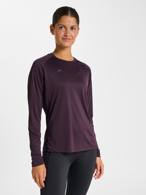 nwlBEAT W T-SHIRT L/S, PLUM PERFECT, model