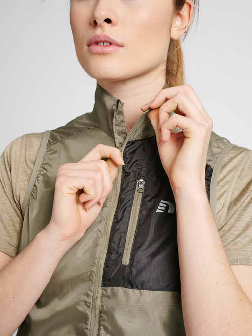 WOMEN PACKABLE TECH GILET, WINTER TWIG, model