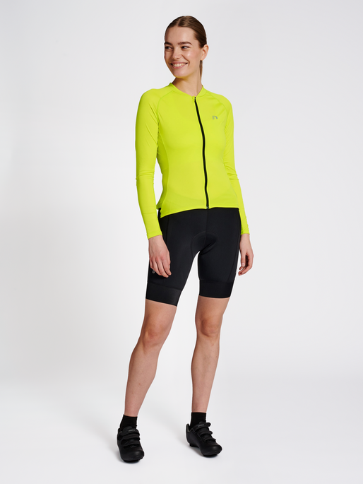 WOMENS CORE BIKE L/S JERSEY, EVENING PRIMROSE, model