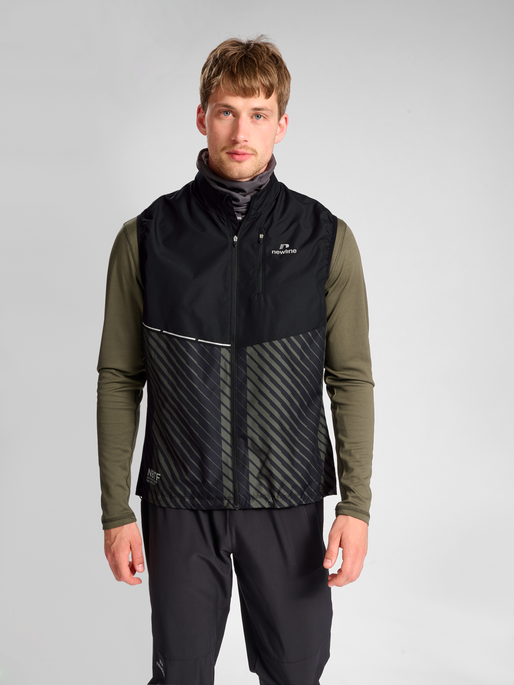 nwlPACE GILET, BLACK BELUGA AOP, model