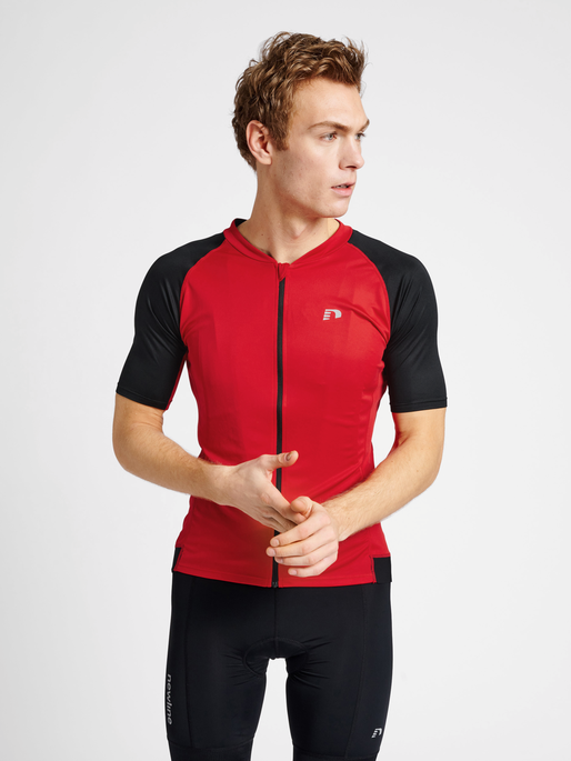 MENS CORE BIKE JERSEY, TANGO RED, model