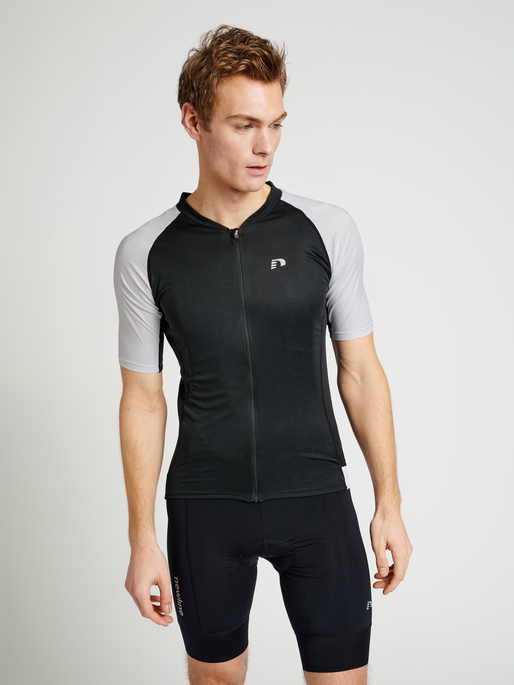 MENS CORE BIKE JERSEY, BLACK, model