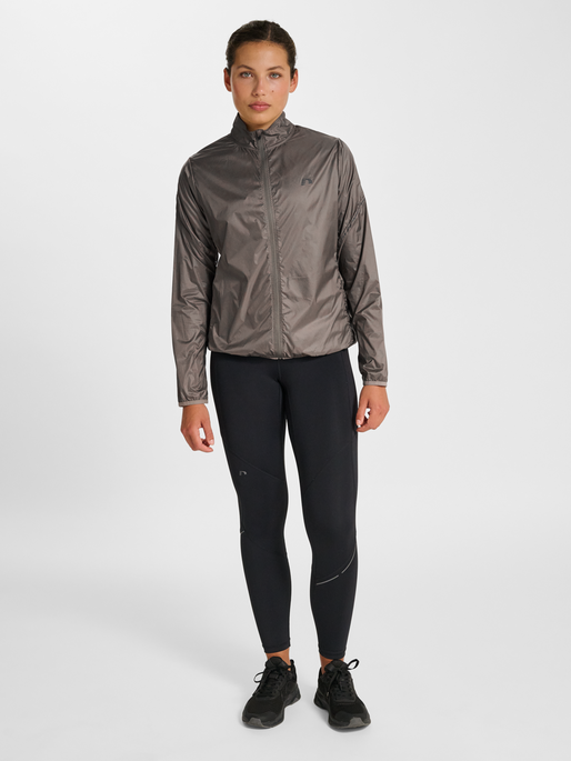 nwlPACKABLE TRAIL W JACKET, FALCON, model