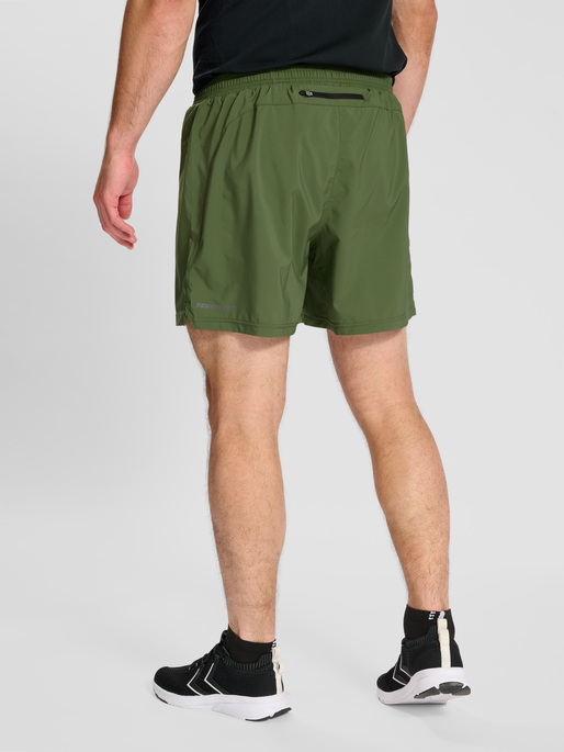 nwlDETROIT SHORTS MEN, FOUR LEAF CLOVER, model