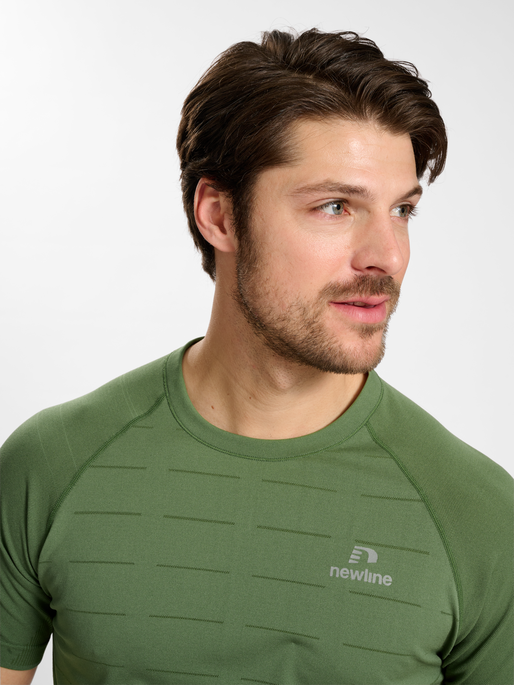 nwlRIVERSIDE SEAMLESS T-SHIRT S/S, FOUR LEAF CLOVER, model