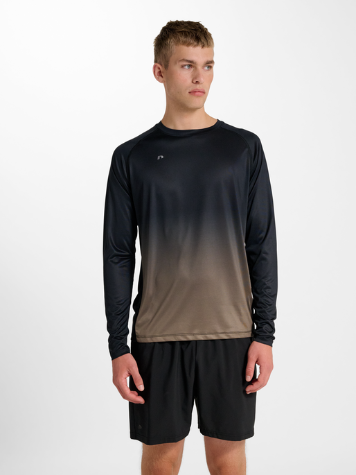 nwlBEAT GRADIENT T-SHIRT L/S, BLACK IRIS, model