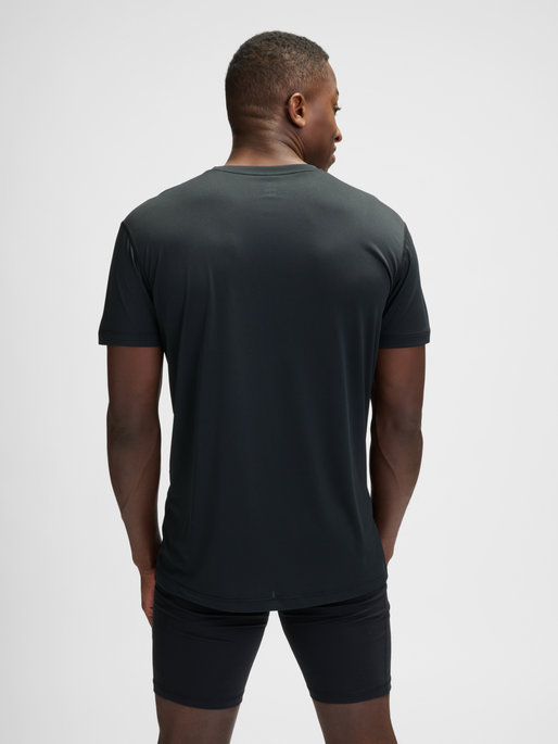 nwlBEAT T-SHIRT, BLACK, model