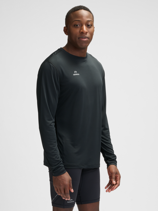 nwlBEAT T-SHIRT L/S, BLACK, model