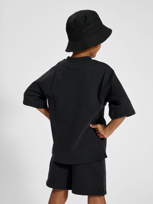 stsLAKER SWEATSHIRT S/S, BLACK, model