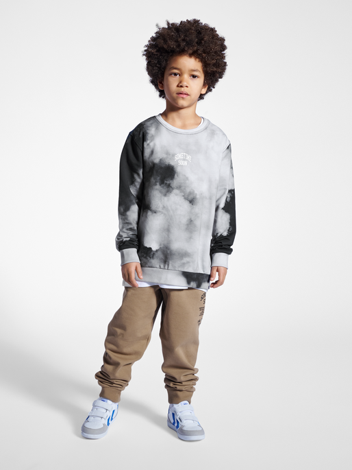 stsCLOUD SWEATSHIRT, BLACK, model