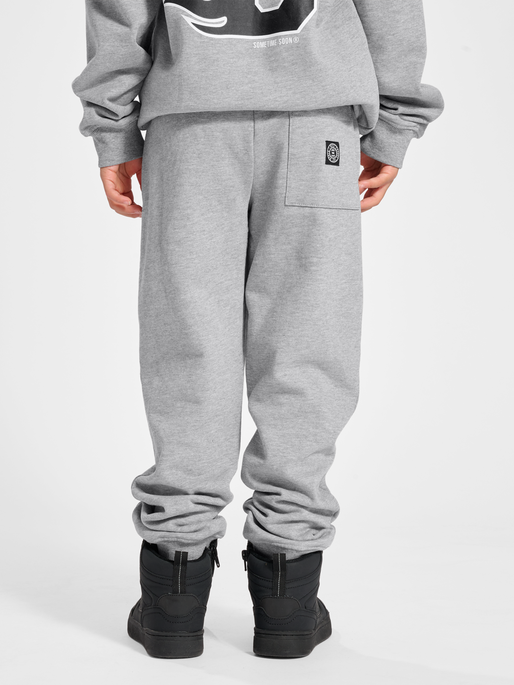 stsHORIZON PANTS, GREY MELANGE, model